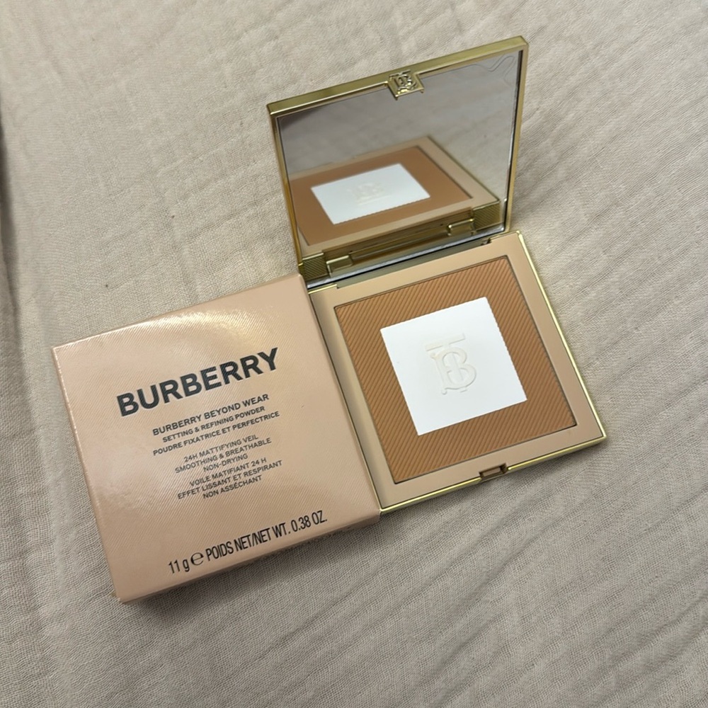 Burberry Beyond Wear Setting & Refining Powder Medium-Deep 03